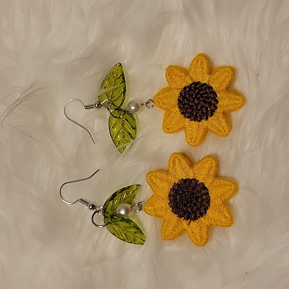 Sunflower 🌻 dangling earrings